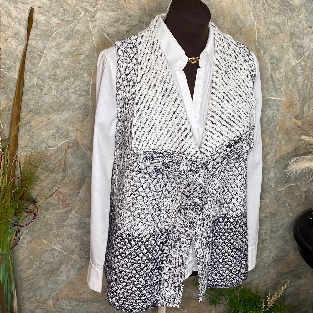 Chicos 0 knit vest classic warm perfect for layering